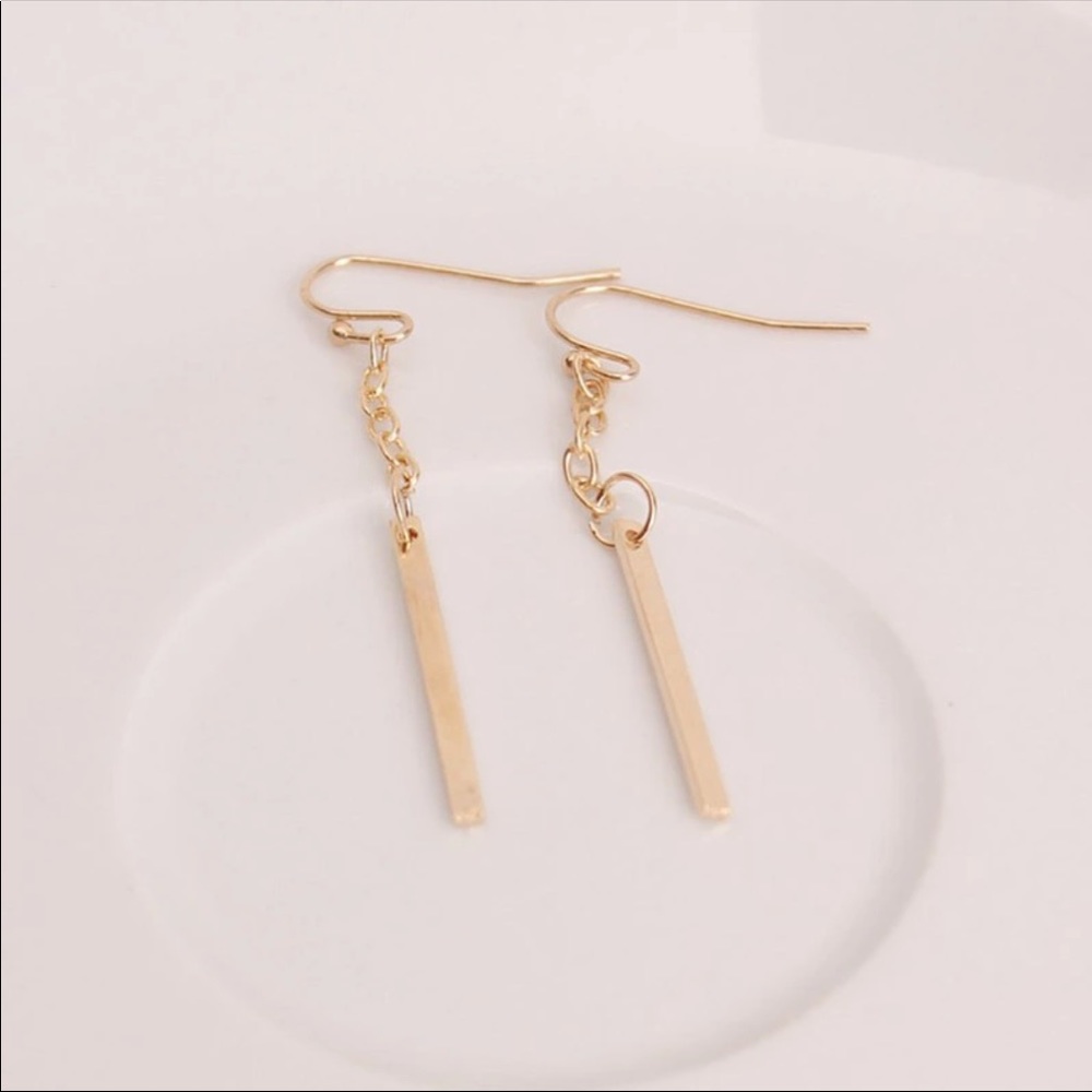 🆕 • Raven • Minimalist Bar Pendant Earrings - Picture 2 of 3